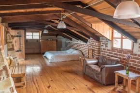 Private Wooden Flat, Central San Cristobal!